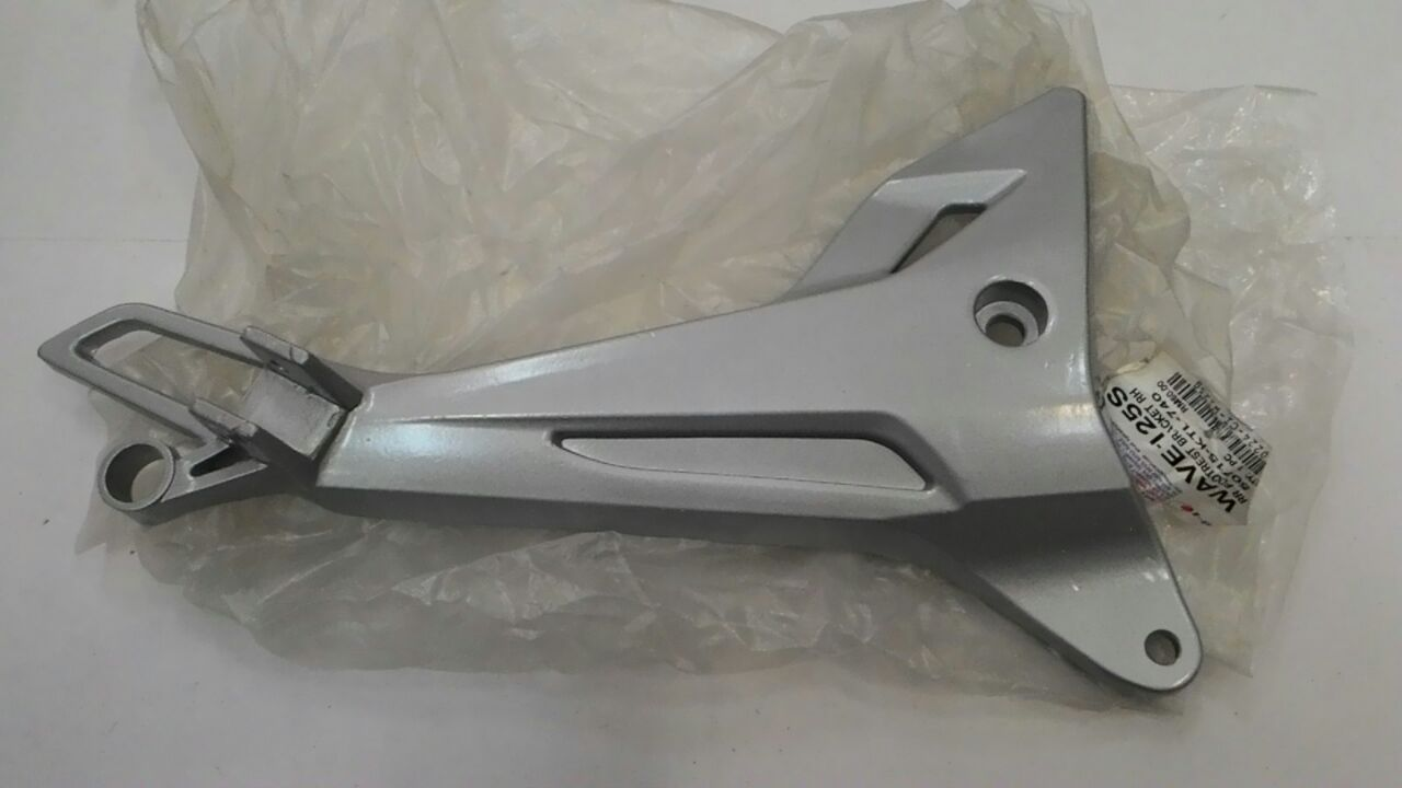 R. FOOTREST BRACKET RH NA ( WAVE125S ) Y&E Bikers World Sdn Bhd We